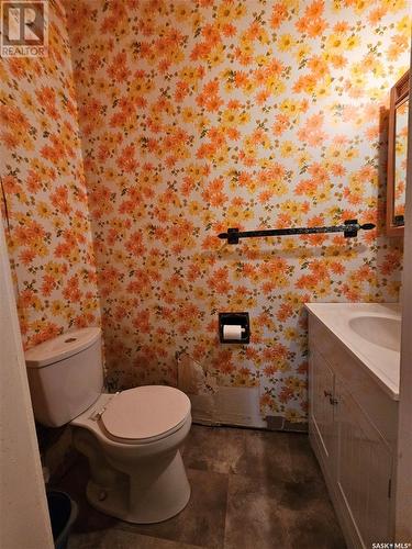 383 4Th Street W, Shaunavon, SK - Indoor Photo Showing Bathroom