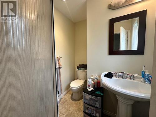 336 98 Avenue, Dawson Creek, BC - Indoor Photo Showing Bathroom