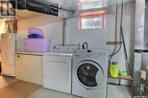113 Glenn Bay, Milestone, SK - Indoor Photo Showing Laundry Room