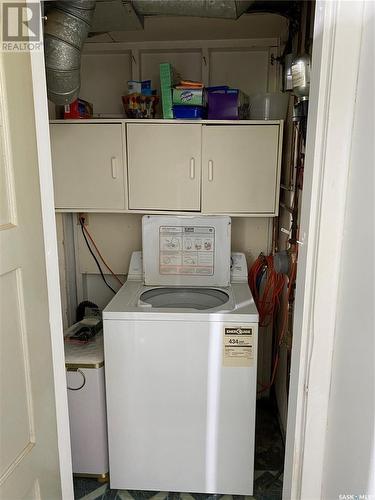950 17Th Street W, Prince Albert, SK - Indoor Photo Showing Laundry Room