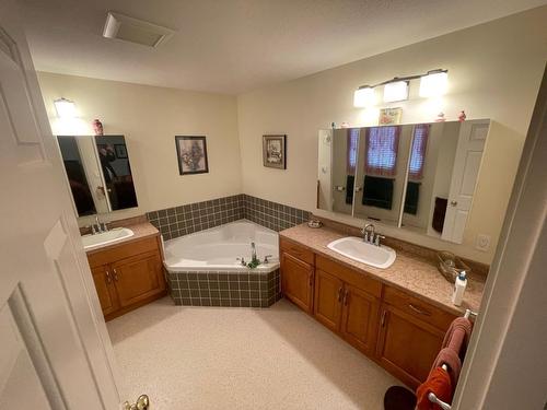 465 Atwood Road, Grand Forks, BC - Indoor Photo Showing Bathroom