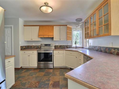 5420 Wildwood Rd, Courtenay, BC - Indoor Photo Showing Kitchen