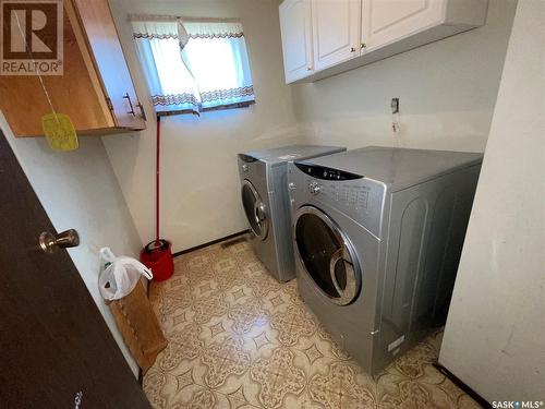 304 King Street, Smiley, SK - Indoor Photo Showing Laundry Room