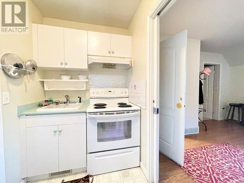 1282 Lakeview Cove Place, West Kelowna, BC - Indoor Photo Showing Kitchen