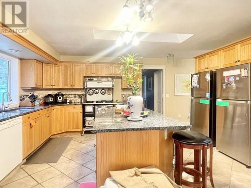 1282 Lakeview Cove Place, West Kelowna, BC - Indoor Photo Showing Kitchen