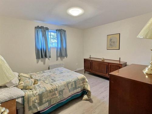 Bedroom - 311 1Re Avenue, Belleterre, QC - Indoor Photo Showing Bedroom