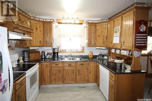 597 4Th Street W, Shaunavon, SK - Indoor Photo Showing Kitchen With Double Sink
