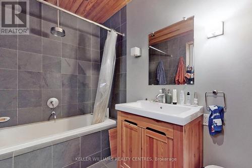 692 Richmond Street W, Toronto, ON - Indoor Photo Showing Bathroom