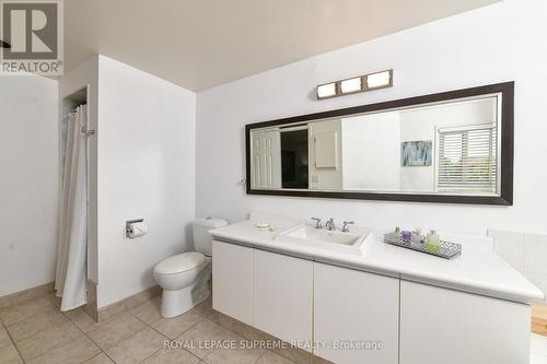 654 Ashprior Ave, Mississauga, ON - Indoor Photo Showing Bathroom