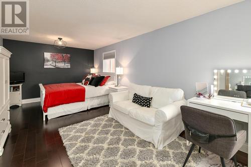 654 Ashprior Ave, Mississauga, ON - Indoor Photo Showing Bedroom