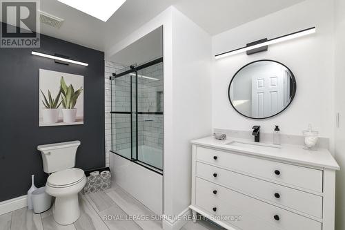 654 Ashprior Ave, Mississauga, ON - Indoor Photo Showing Bathroom
