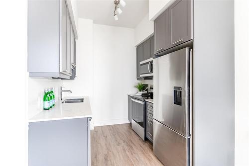 385 Winston Road|Unit #Ph1906, Grimsby, ON - Indoor Photo Showing Kitchen