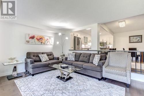 #202 -50 Baif Blvd, Richmond Hill, ON - Indoor Photo Showing Living Room