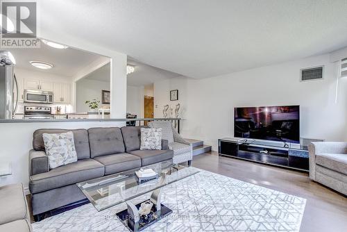 #202 -50 Baif Blvd, Richmond Hill, ON - Indoor Photo Showing Living Room