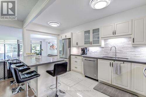 #202 -50 Baif Blvd, Richmond Hill, ON - Indoor Photo Showing Kitchen With Stainless Steel Kitchen With Upgraded Kitchen