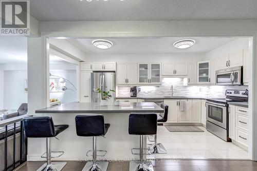 #202 -50 Baif Blvd, Richmond Hill, ON - Indoor Photo Showing Kitchen With Stainless Steel Kitchen With Upgraded Kitchen