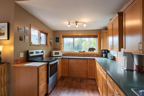 2007 Princess Avenue, Rossland, BC - Indoor Photo Showing Kitchen