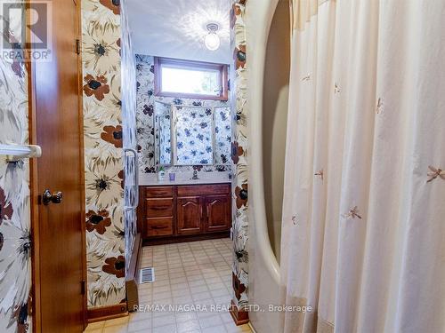 10201 Camelot Drive, Wainfleet, ON - Indoor Photo Showing Bathroom