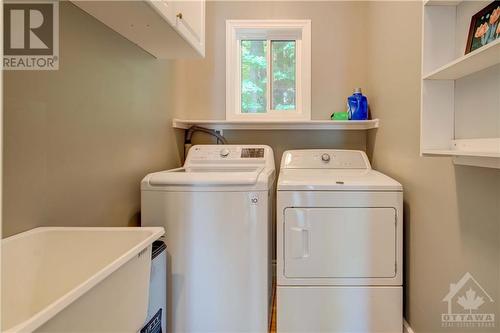 54 Harmons Lane, Westport, ON - Indoor Photo Showing Laundry Room