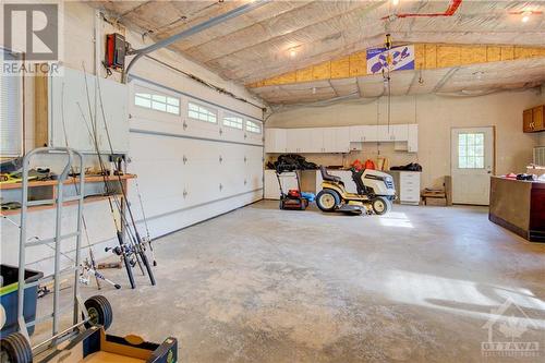 54 Harmons Lane, Westport, ON - Indoor Photo Showing Garage