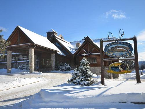 FaÃ§ade - 336-2396 Rue Labelle, Mont-Tremblant, QC - Outdoor