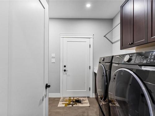 4725 Appaloosa Way, Duncan, BC - Indoor Photo Showing Laundry Room