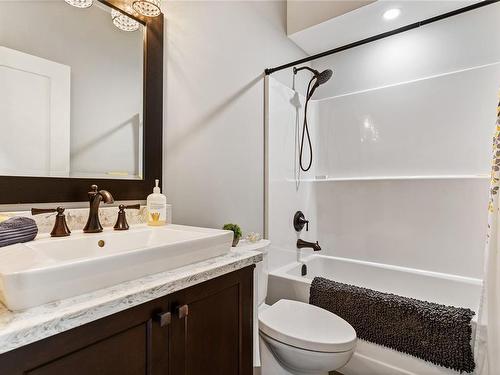 4725 Appaloosa Way, Duncan, BC - Indoor Photo Showing Bathroom