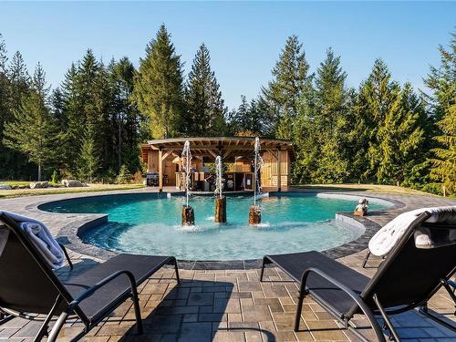 4725 Appaloosa Way, Duncan, BC - Outdoor With In Ground Pool With Deck Patio Veranda With Backyard
