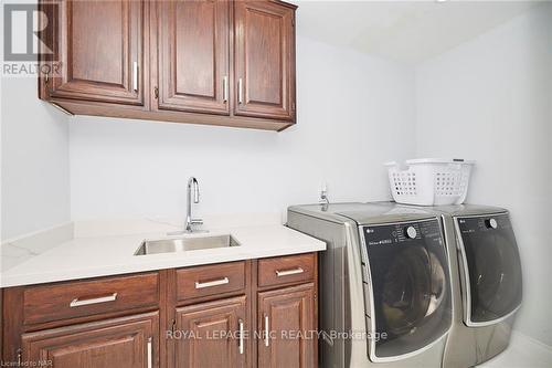 6780 Mountain Rd, Niagara Falls, ON - Indoor Photo Showing Laundry Room