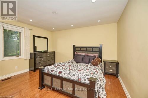 6780 Mountain Rd, Niagara Falls, ON - Indoor Photo Showing Bedroom