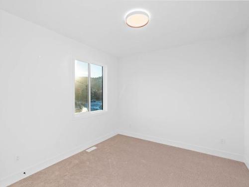 2616 Elston Drive, Kamloops, BC - Indoor Photo Showing Other Room