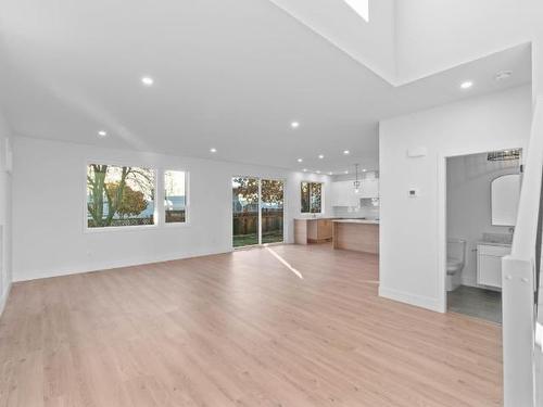 2616 Elston Drive, Kamloops, BC - Indoor Photo Showing Living Room