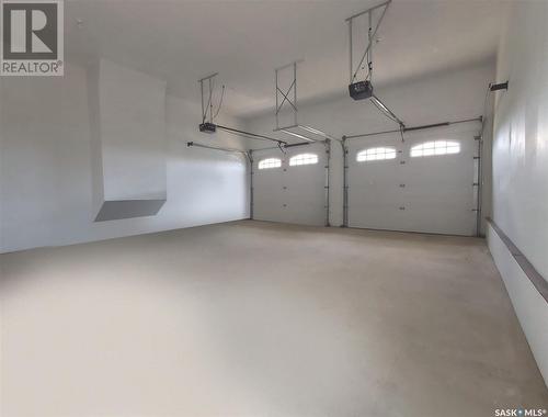 221 Oxbow Drive, Swift Current Rm No. 137, SK - Indoor Photo Showing Garage