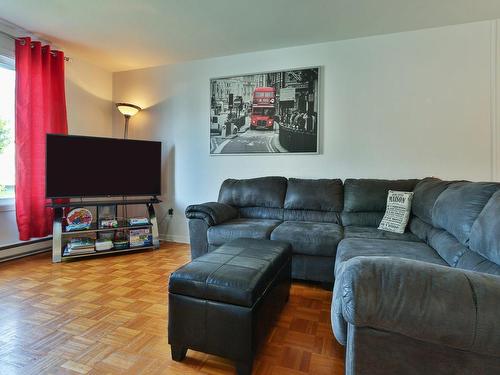 Living room - 660 Rue Boisvert, Saint-Jean-Sur-Richelieu, QC - Indoor Photo Showing Living Room