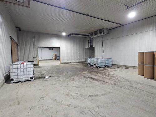 Warehouse - 3625 Rg St-Elzear E., Laval (Duvernay), QC - Indoor Photo Showing Garage