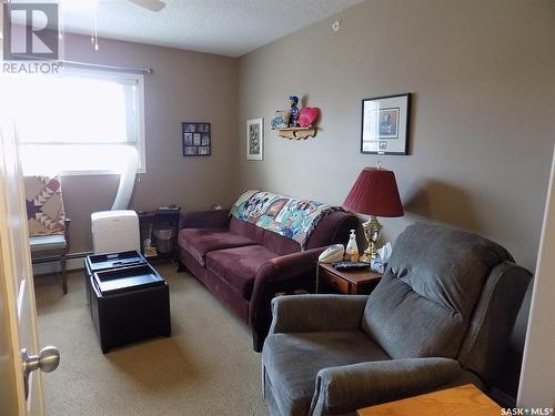 308 445 Government Road, Weyburn, SK - Indoor Photo Showing Living Room