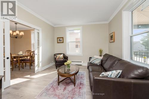 7 Guelph St, Halton Hills, ON - Indoor Photo Showing Living Room