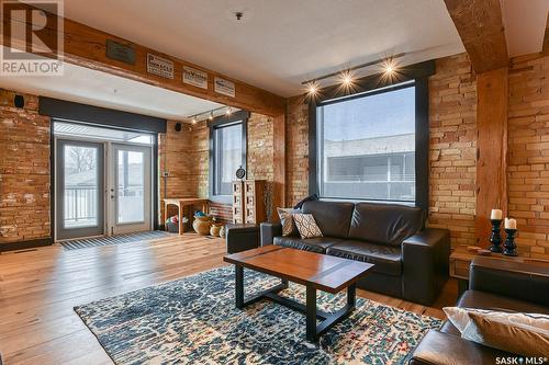 101 1304 Halifax Street, Regina, SK - Indoor Photo Showing Living Room