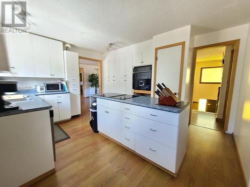 1505 S 5 Highway, Valemount, BC - Indoor Photo Showing Kitchen