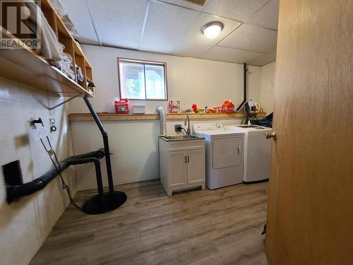 1505 S 5 Highway, Valemount, BC - Indoor Photo Showing Laundry Room