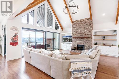 67 Twin Lakes Road, Enderby, BC - Indoor Photo Showing Living Room With Fireplace