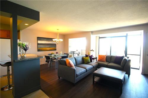 Staging Photo. - 500 Green Road|Unit #717, Stoney Creek, ON - Indoor Photo Showing Living Room