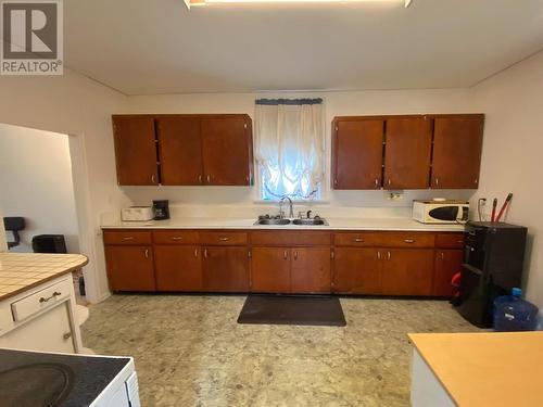 336 W 9Th Avenue, Prince Rupert, BC - Indoor Photo Showing Kitchen With Double Sink