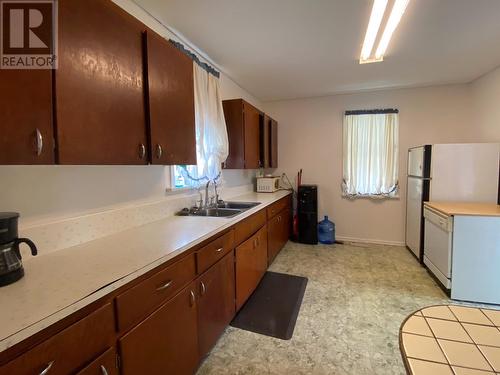 336 W 9Th Avenue, Prince Rupert, BC - Indoor Photo Showing Kitchen With Double Sink