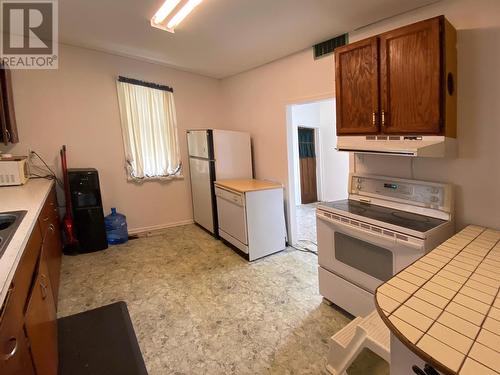 336 W 9Th Avenue, Prince Rupert, BC - Indoor Photo Showing Kitchen With Double Sink