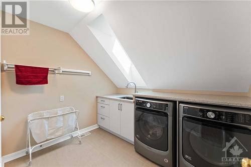 203 Balmoral Place, Ottawa, ON - Indoor Photo Showing Laundry Room