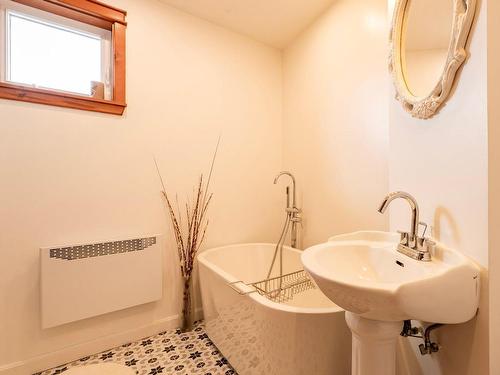 Salle de bains - 8 Ch. Renaud, Les Îles-De-La-Madeleine, QC - Indoor Photo Showing Bathroom