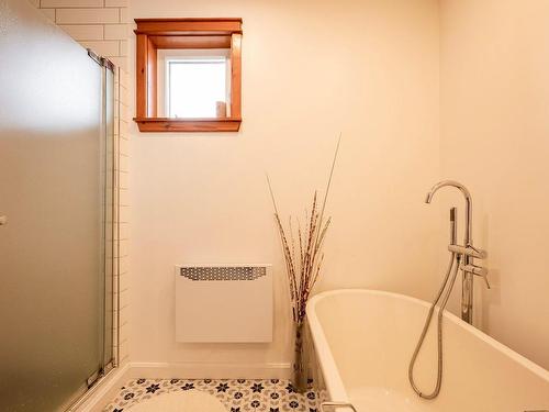 Salle de bains - 8 Ch. Renaud, Les Îles-De-La-Madeleine, QC - Indoor Photo Showing Bathroom