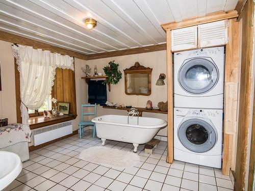 Bathroom - 46 Route 132 E., Saint-Denis-De La Bouteillerie, QC - Indoor Photo Showing Laundry Room