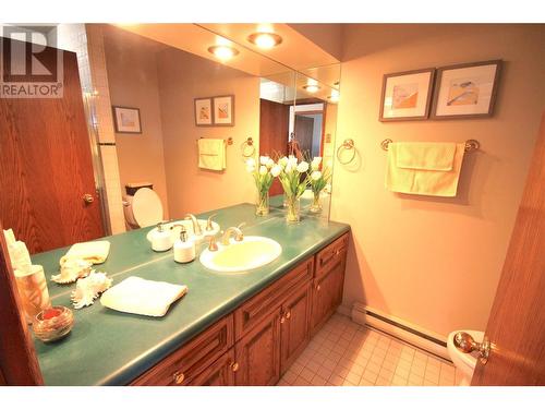 8199 Mclennan Road, Vernon, BC - Indoor Photo Showing Bathroom